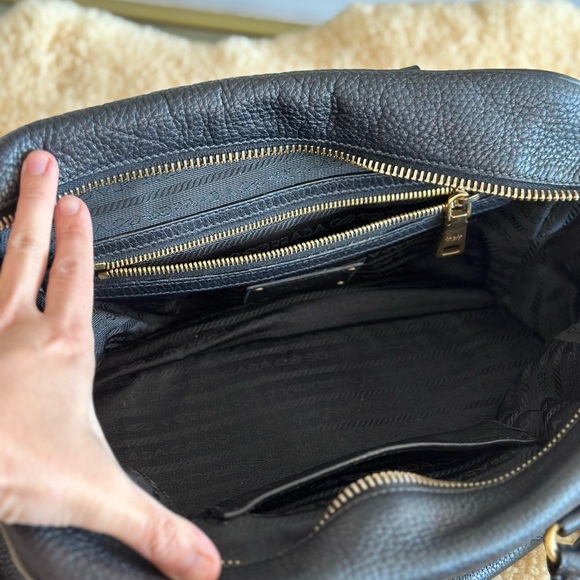 Prada leather handbag in pristine condition - Picture 13 of 14